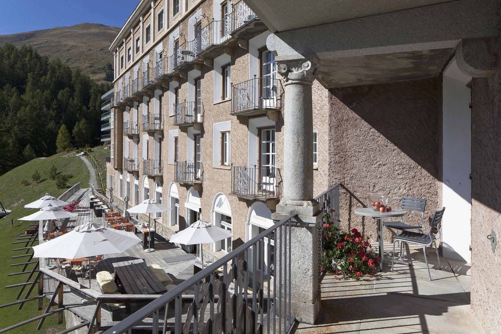 Hotel Castell Цуоц Екстериор снимка