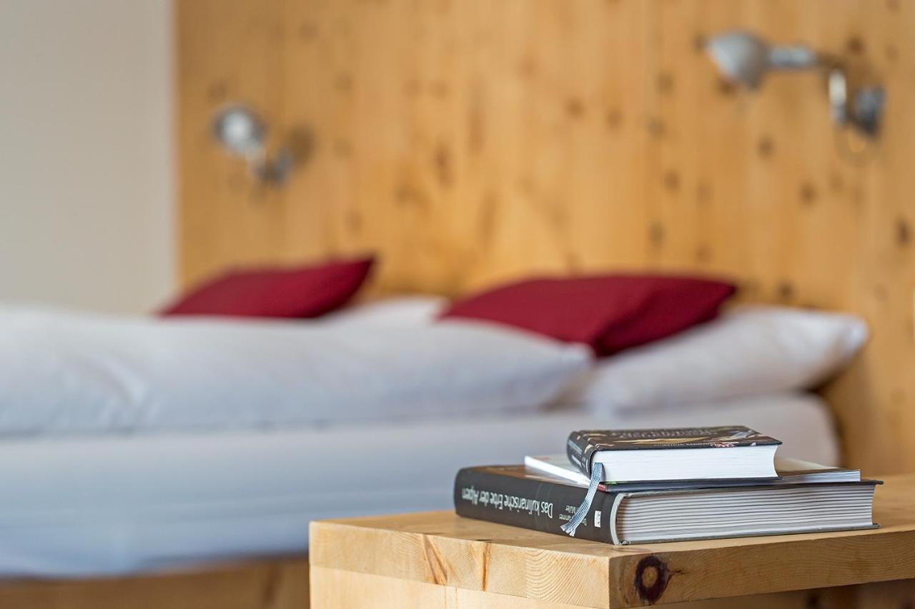 Hotel Castell Цуоц Стая снимка